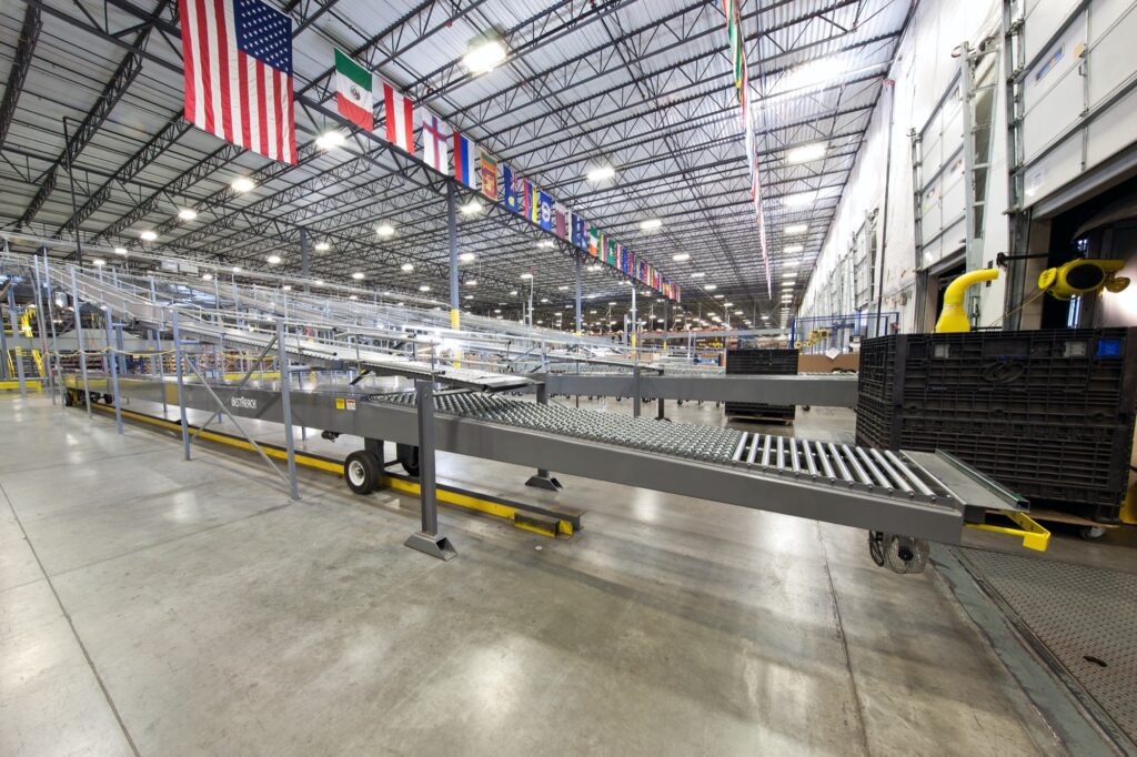 bestreach rigid drive out belt conveyor in distribution center