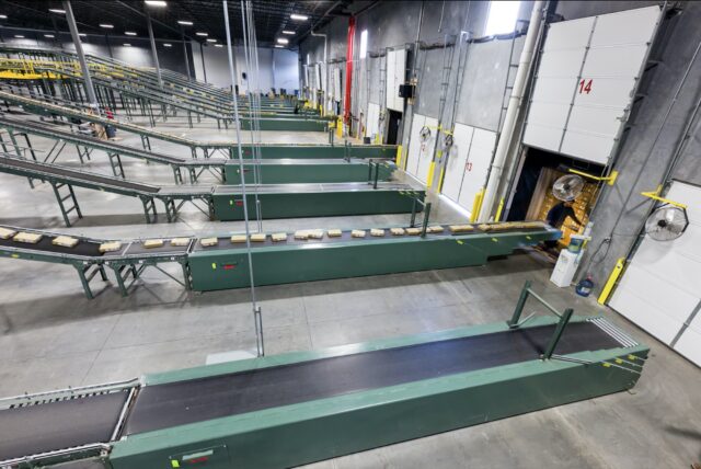 multiple telescopic belt conveyors in large distribution center