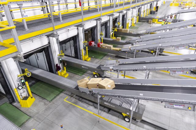 multiple bestreach rigid drive out conveyors in distribution center